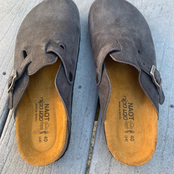 Naot Gray clogs with Ergonomic Design and Adjustable Strap - Picture 4 of 7